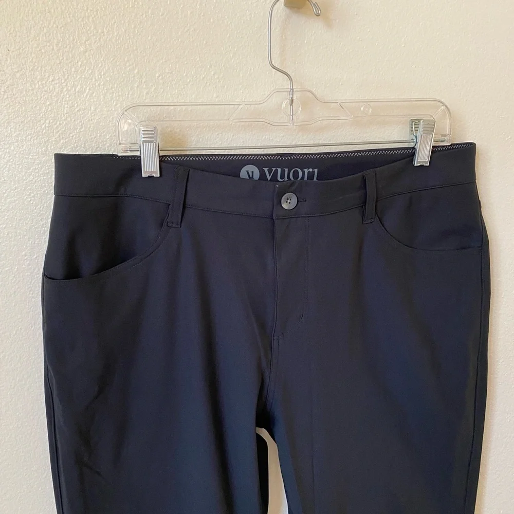 Vuori Men’s Meta Cropped Chino Pants Black Size 38 Athletic Business Casual